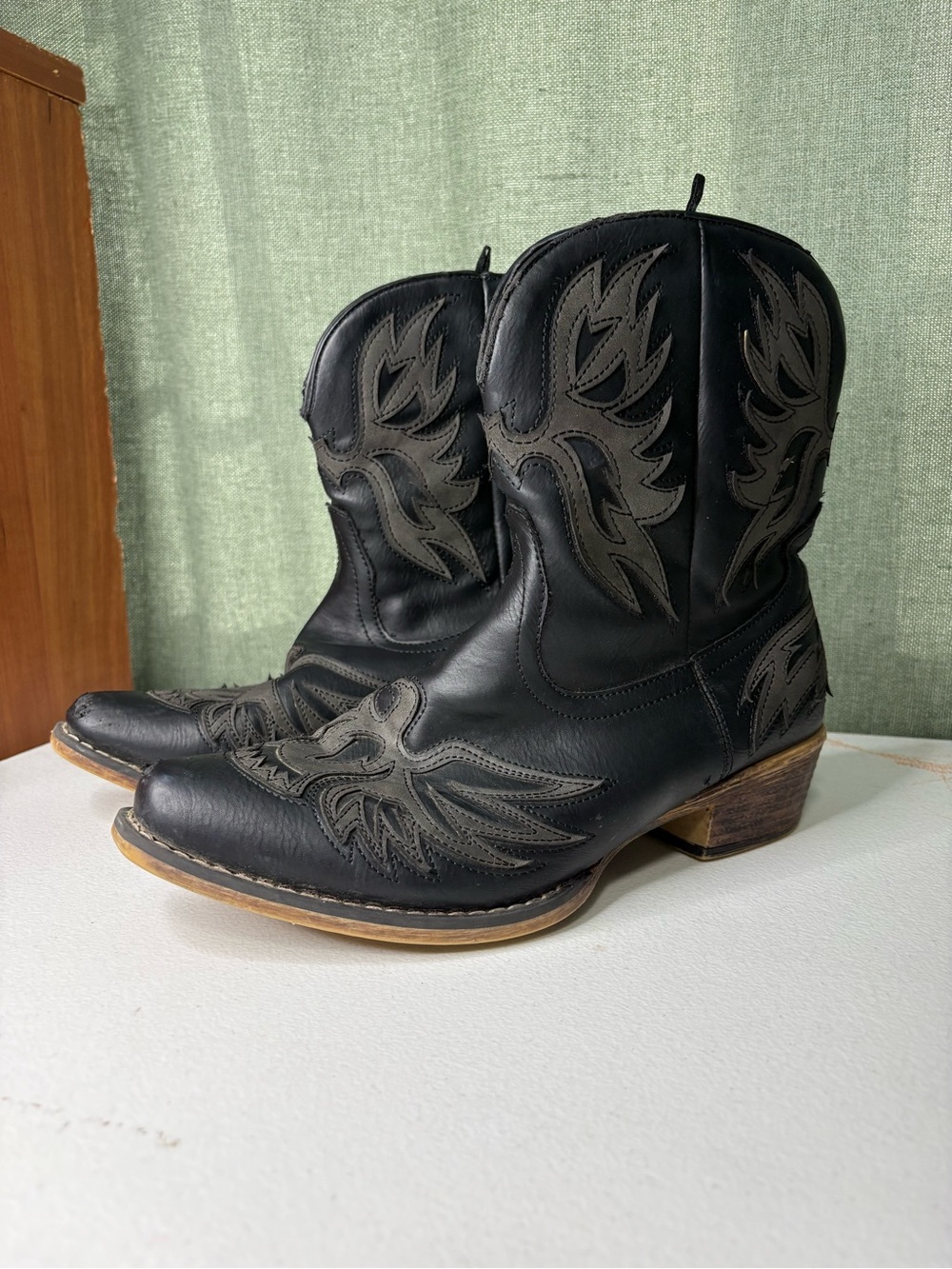 Roper Amelia Eagle Overlay Western Boots Women’s 8.5 Black Distressed Ankle Boot
